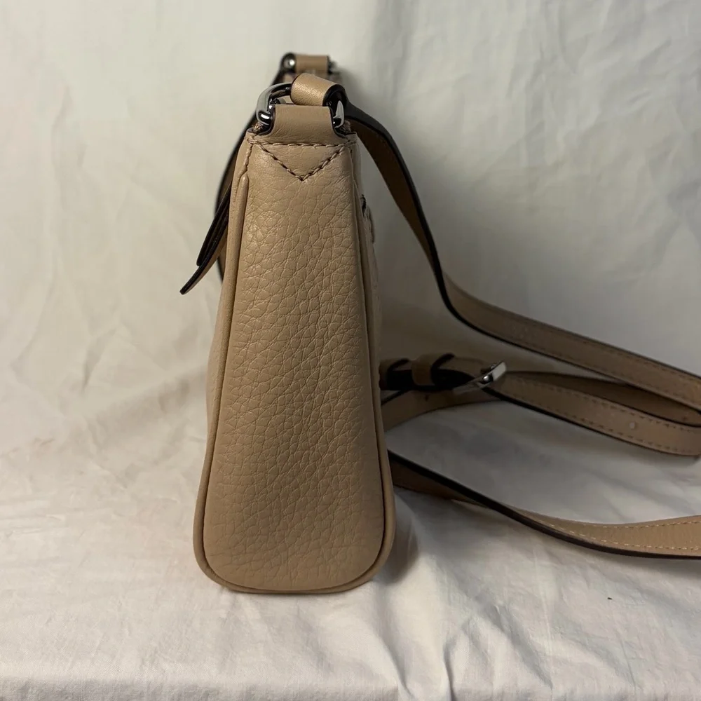👜 Marc Jacobs Empire City Leather Crossbody – Sandstone | NWT